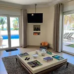 Vila Casa Coralea *